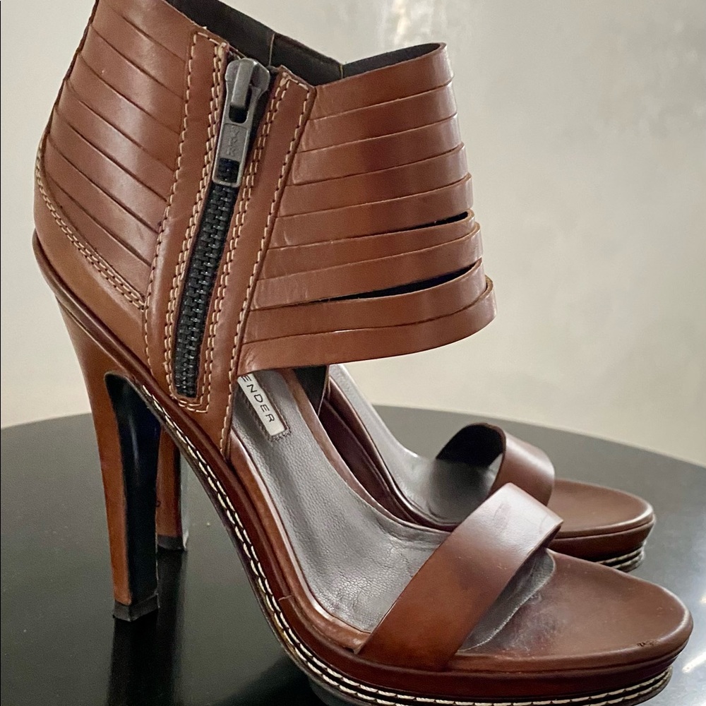 Vera Wang Lavender Label Leather Sandals